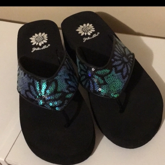 *Sold*Yellow box wedge shoes flip flops 7 - Picture 1 of 8